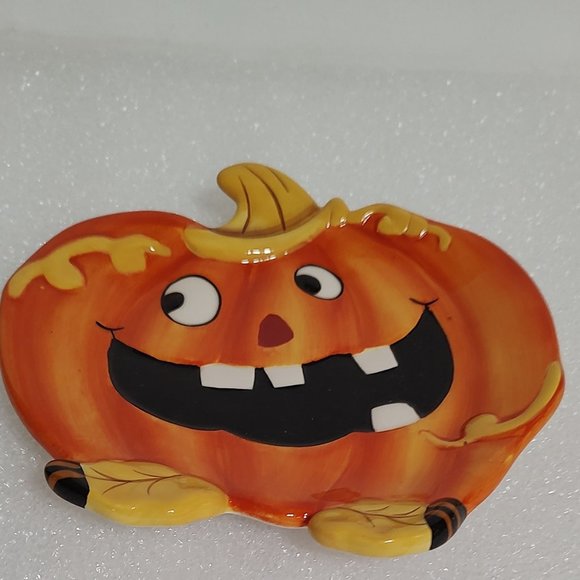 Smiling Jack O Lantern Plate - One Hundred 80 Degrees - Picture 2 of 3